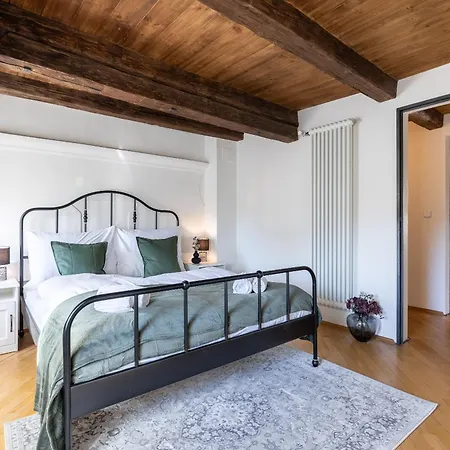 Apartment Luxury Retreat By Charles Bridge