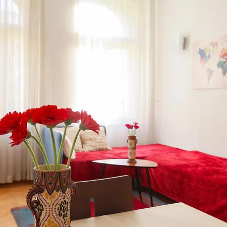 Biblion Apartment *