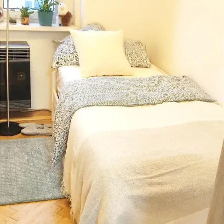 Homestay Warm In The Beautiful Smichov -