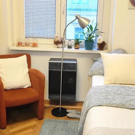 Homestay Warm In The Beautiful Smichov -