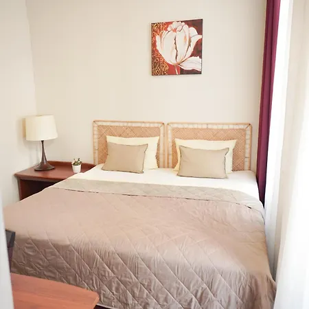 Apartment Elegant & Stylish Center Apartments! *