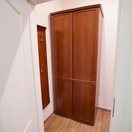 Elegant & Stylish Center Apartments! Apartment