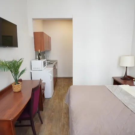 Elegant & Stylish Center Apartments! Apartment *