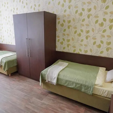 Elegant & Stylish Center Apartments! Apartment