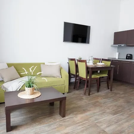 Elegant & Stylish Center Apartments! Apartment *