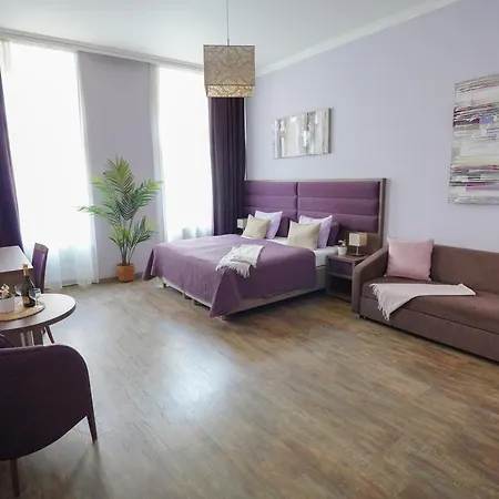 Elegant & Stylish Center Apartments!