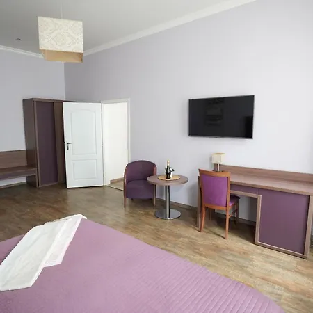 Apartment Elegant & Stylish Center Apartments! *