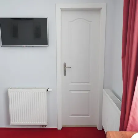 Elegant & Stylish Center Apartments!