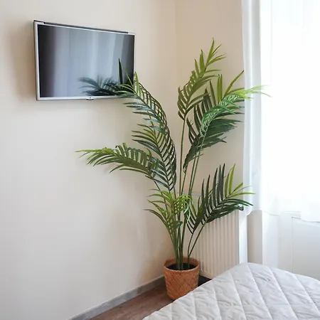 Elegant & Stylish Center Apartments!
