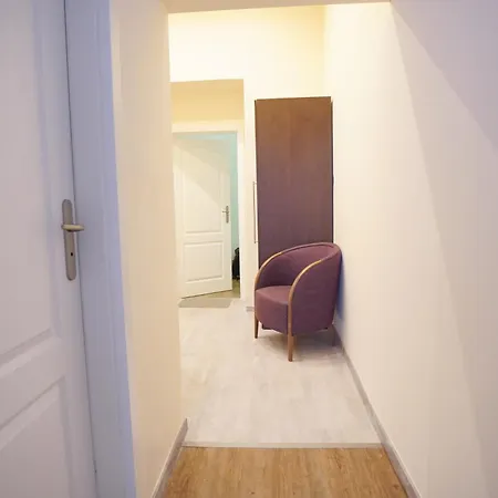 Apartment Elegant & Stylish Center Apartments! *