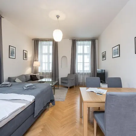 Upscale In Prime Location Near Sights Appartement *