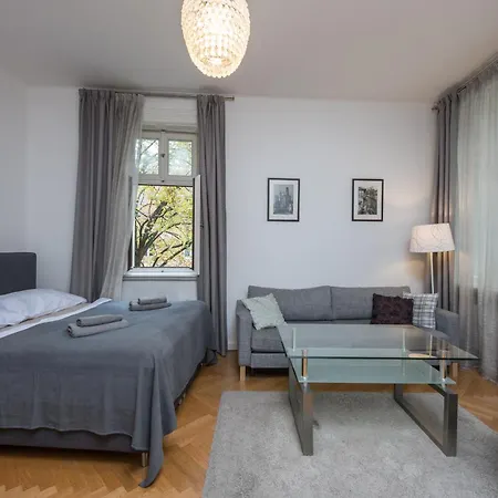 Upscale In Prime Location Near Sights * Praag