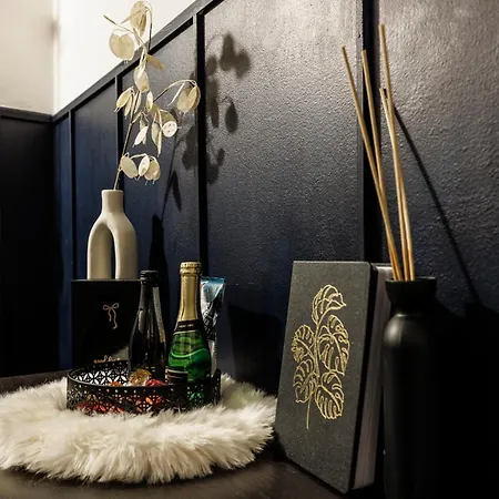 Apartament Spacious Flat & Parking Possibility, 3 Stops To Wenceslav Square *