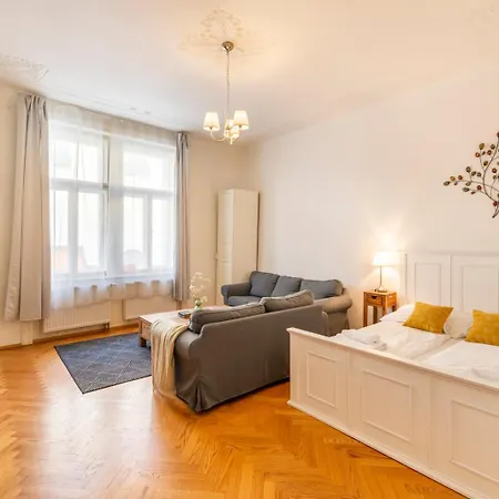 Aparthotel Old Town Square 4*