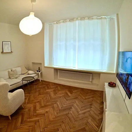Urban Retreat I Modern Boho In Lovely Letna District - 10 Minutes From Old Town