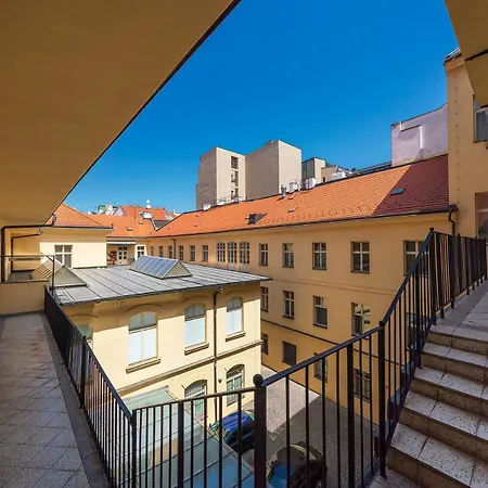 Quiet Center In Hip & Foodie Area Prague
