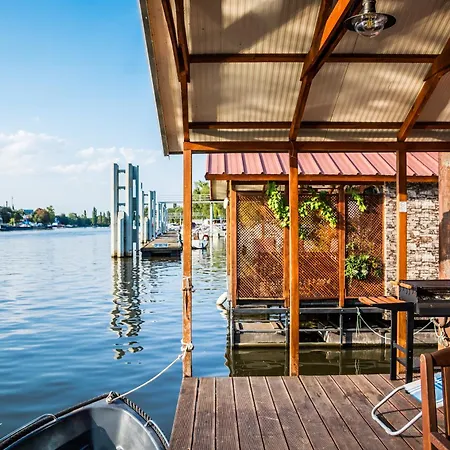 Houseboat Benjamin - Houseboats Benjamin & Franklin * Praga