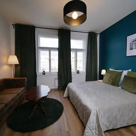Majestic Square View Apartment