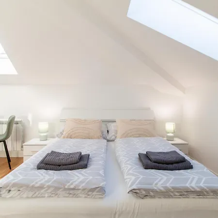Washingtonova Cr Apartment *