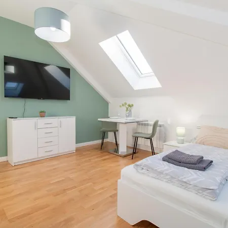 Washingtonova Cr Apartment Prague