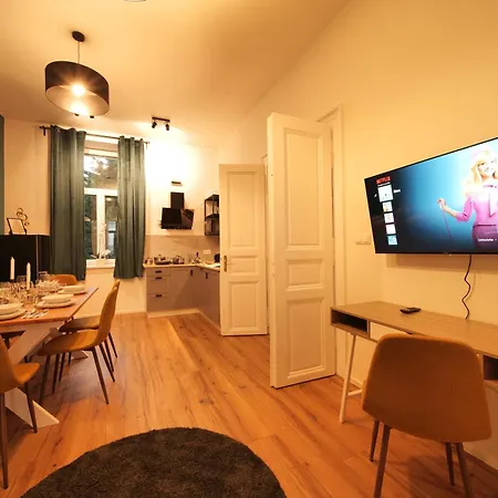 Apartment Majestic Square View *