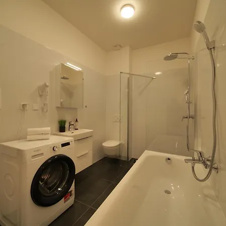 Majestic Square View Apartment *