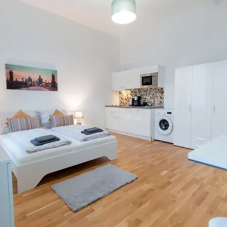 Washingtonova Cr Apartment
