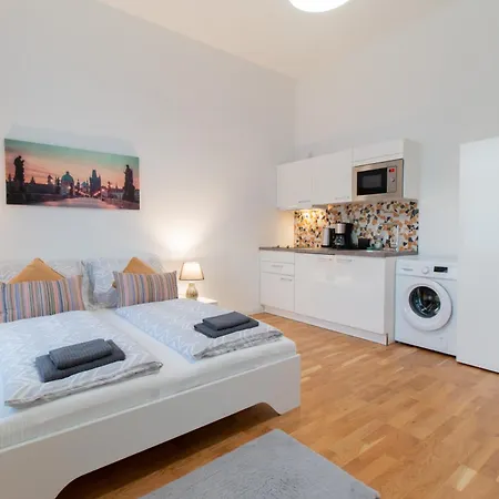 Washingtonova Cr Apartment *