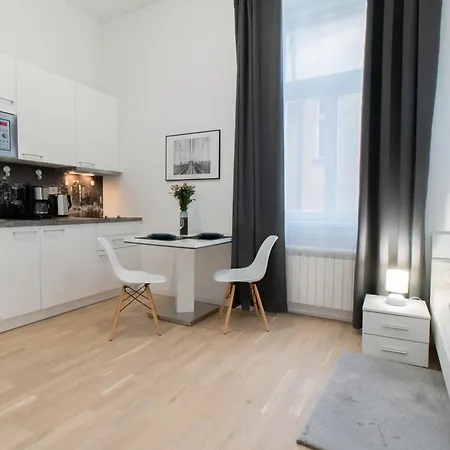 Washingtonova Cr Apartment
