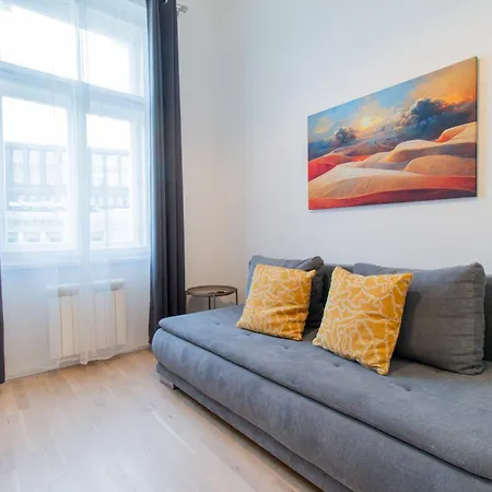 Washingtonova Cr Apartment