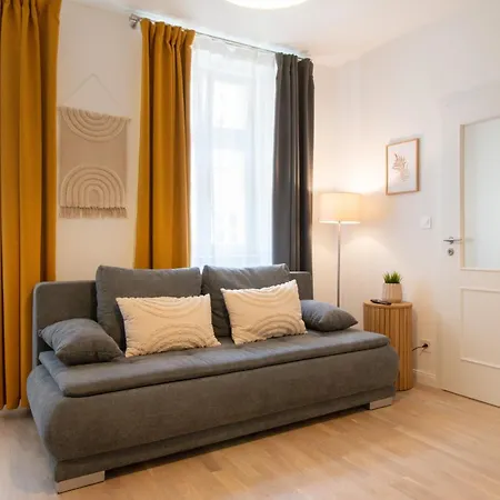 Washingtonova Cr Apartment