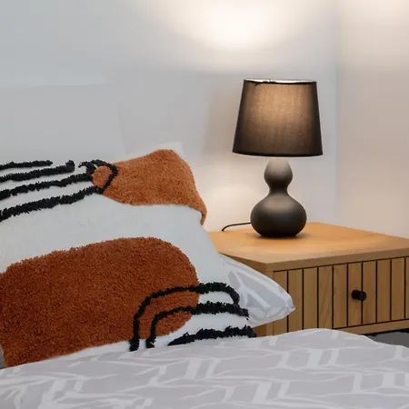 Washingtonova Cr Apartment *