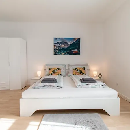Washingtonova Cr Apartment