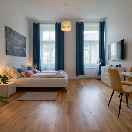 Washingtonova Cr Apartment