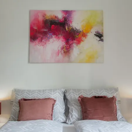 Washingtonova Cr Apartment *