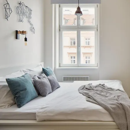 Days - Stylish - Trendy Neighborhood Apartman Prága