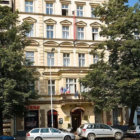 Tyl Hotel