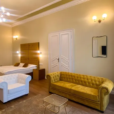 Garden Court 4*