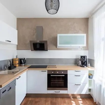 2 Bedrooms Near Wenceslas Sq * Πράγα