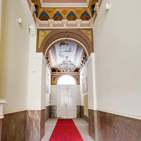 Ferdinand Palace Studio With Balcony *