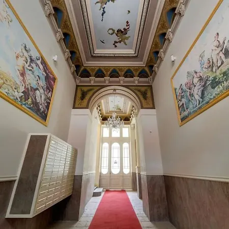Ferdinand Palace Studio With Balcony *