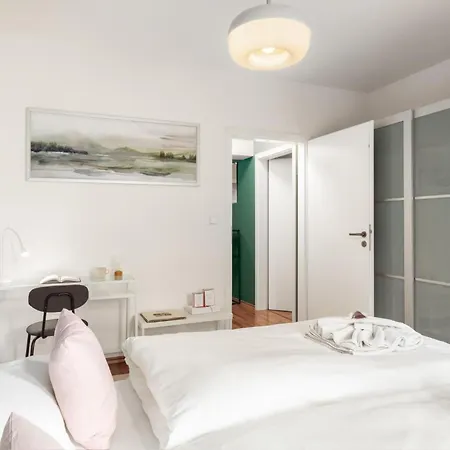 Apartment Next To Wenceslas Square By Days *