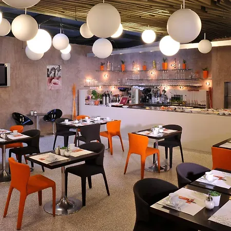 Metropol Design Old Town Hotell