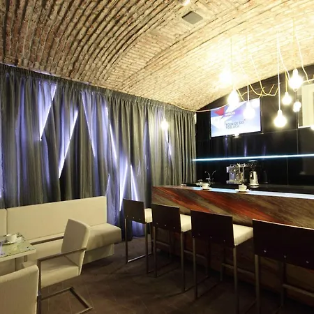 Hotel Pure White