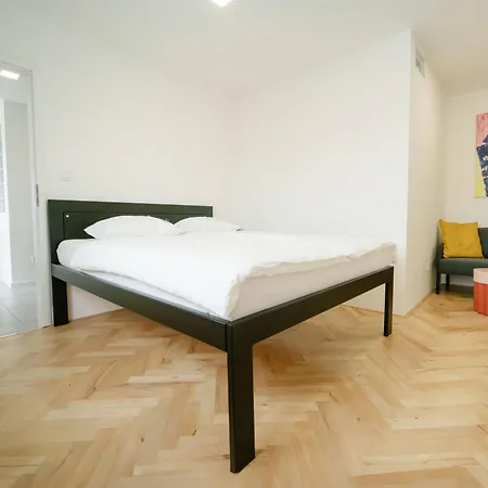 Apartament Godiland *