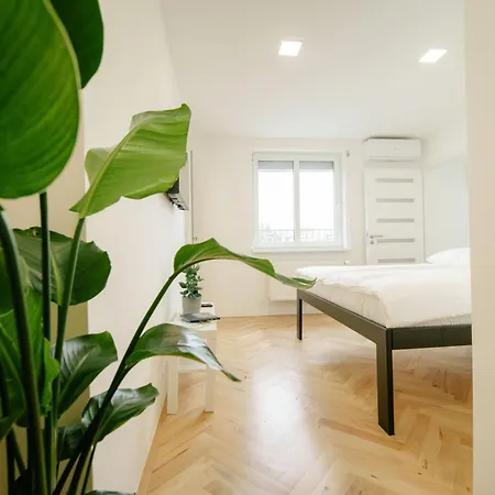 Apartament Godiland *