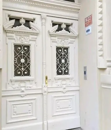 Apartman Romantic In The Center Of *