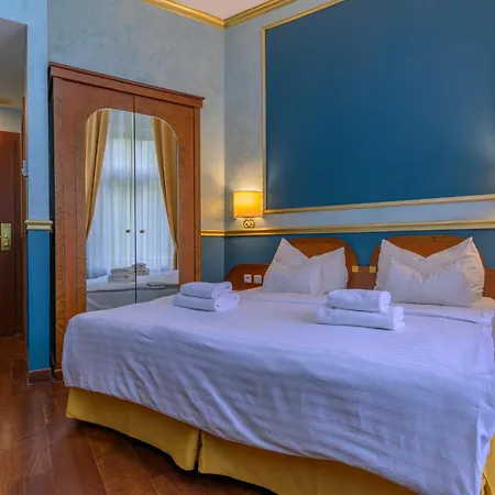Kinsky Fountain Hotel