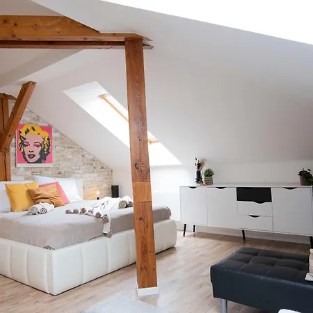 Apartment Marilyn Monroe With Ac In Center *