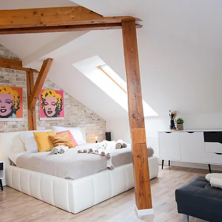 Apartment Marilyn Monroe With Ac In Center *